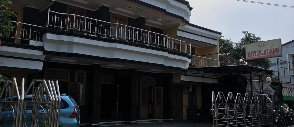 Hotel Alami near Alun-Alun Klaten, 克拉滕 — 照片 1