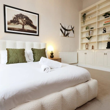 Spacious 3BR Flat in Cowbridge Centre, Cowbridge — photo 3