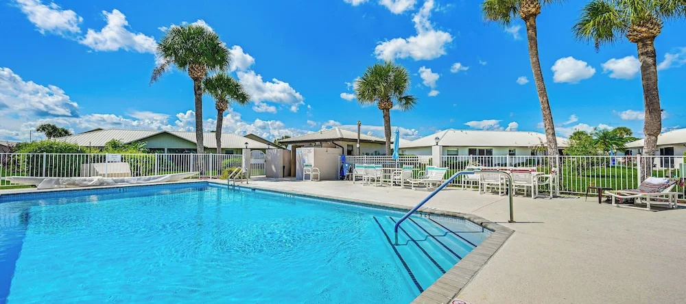 Sunny Canal-view Villa w/ Lanai in Sebring!, 塞布林 — 照片 1