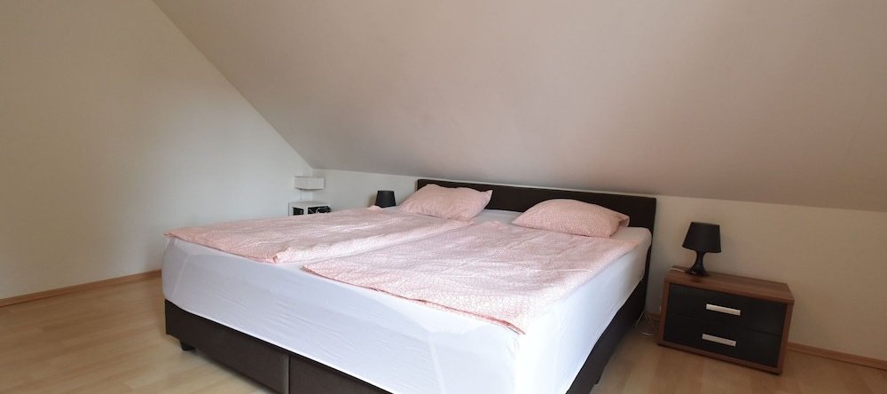Spacious Holiday Home in Arnultovice With Swimming Pool, 新博尔 — 照片 1