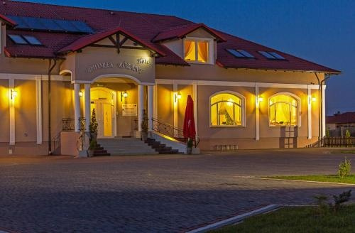 Dworek Różany Hotel & Restauracja, Brzeg — photo 1