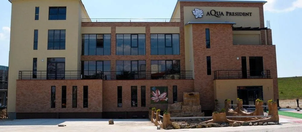 Aqua President, Байле Феликс — фото 1