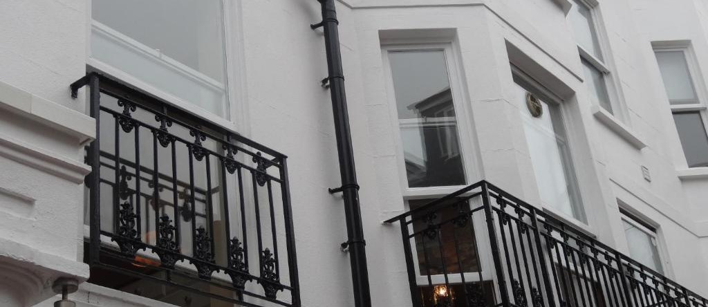 Burlington Beach Apartments, 布莱顿 — 照片 1