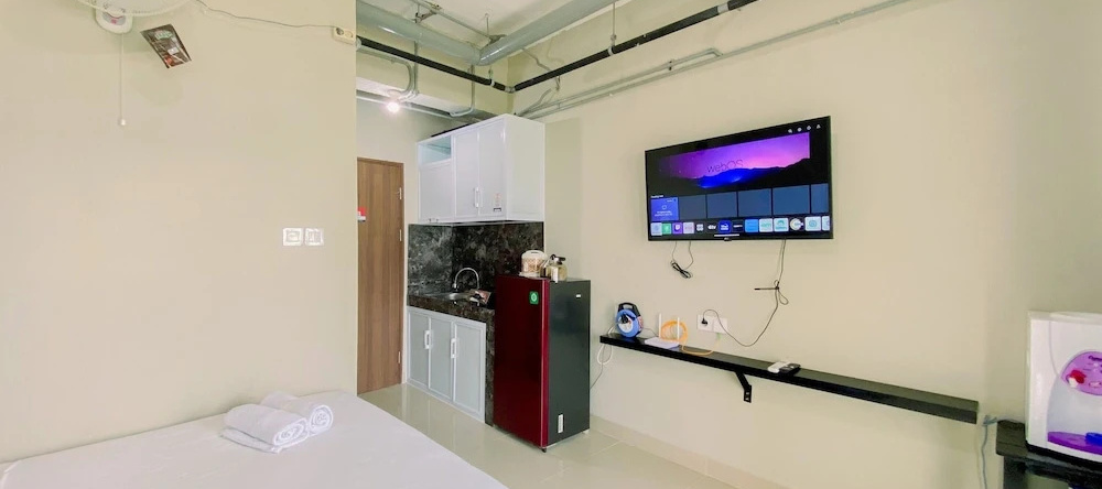 Good Deal And Homey Studio At Royal Sentul Park Apartment, Kadumangu — photo 1