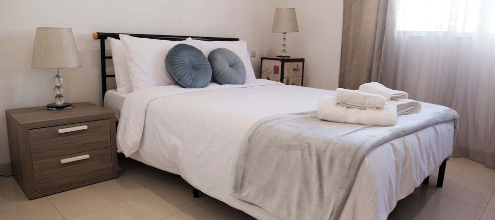 Spacious Apt W/ Modern Balcony |Siggiewi, Сидживи — фото 1