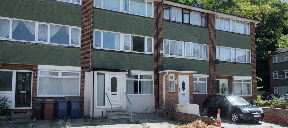 People Boxes Apartments - 18 Rookwood, Grays — photo 1