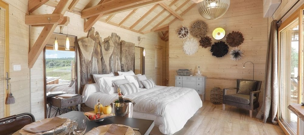 La Mandrélie - La Cabane Du Grand Chêne, Saint-Martin-des-Combes — photo 1