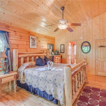Bear Escape, 1 Bedroom, Sleeps 4, Hot Tub, Pool Table, Jacuzzi Tub, Уильямсберг — фото 2