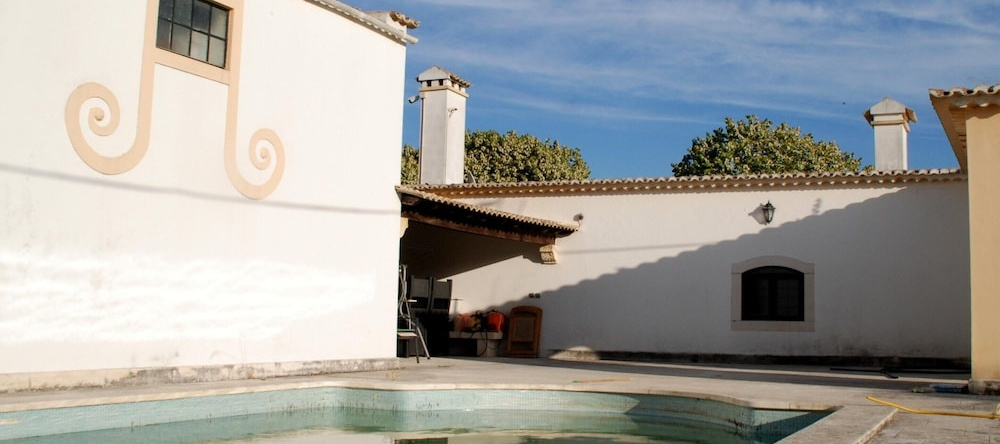 Villa With 2 Bedrooms in Alenquer, With Wonderful Mountain View, Priva, 阿伦克尔 — 照片 1