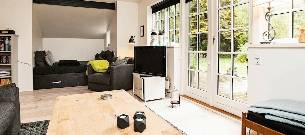 Attractive Holiday Home in Glesborg Jutland With Terrace, Glesborg — photo 1