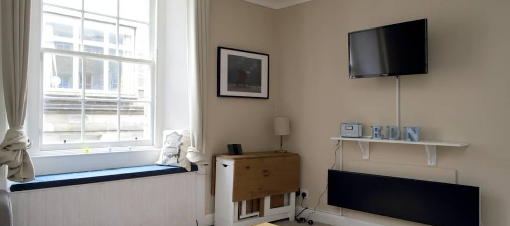 Central 2 Bedroom Flat In Edinburgh, Эдинбург — фото 1