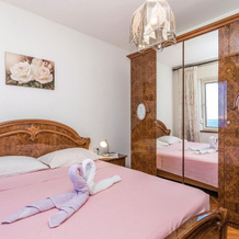 Beautiful Home in Lukovo Sugarje With 5 Bedrooms, Jacuzzi and Wifi, 卢科沃舒加列 — 照片 2