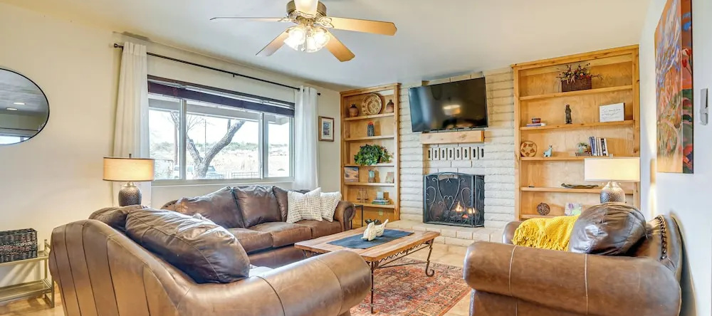 Patio & Mtn Views: Wickenburg 'trail Head House', Wickenburg — photo 1