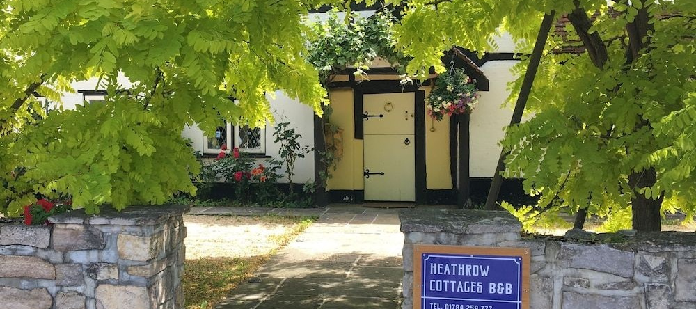 Heathrow Cottages B&B, Staines — photo 1