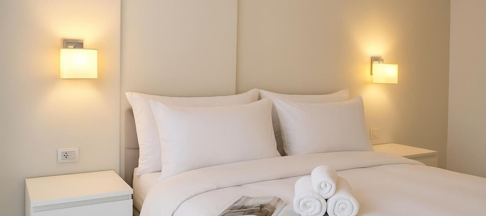 White Moon Apartments, Plazhi San Pietro — photo 1
