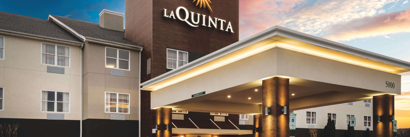 La Quinta Inn & Suites by Wyndham Chattanooga North - Hixson, Hixson — photo 1