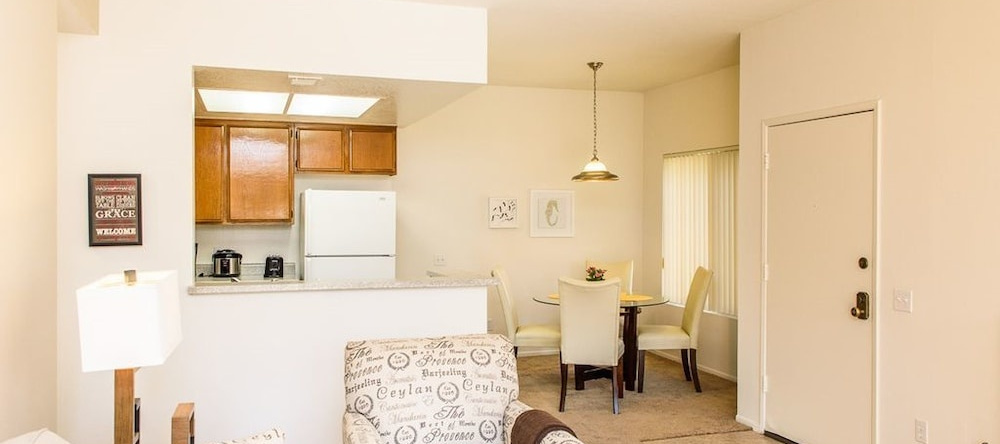Visalia Apartment #873932 by RedAwning, 科斯塔梅萨 — 照片 1