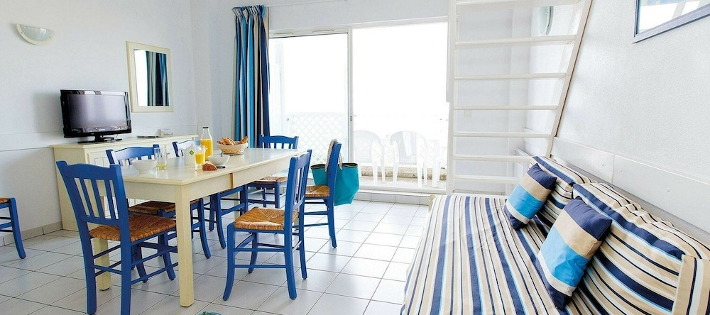 Studio with a view on the pool or sea near Fort Boyard, 富拉 — 照片 1