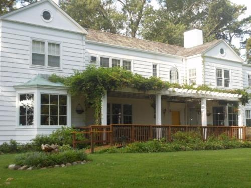 The Pond House Inn, 伊丽莎白城 — 照片 1
