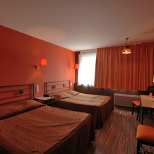 Hotel Des Dhuits, 科隆贝双教堂 — 照片 5