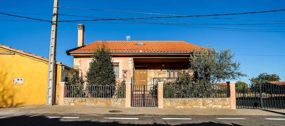 Casa Salva, La Rinconada de la Sierra — photo 1