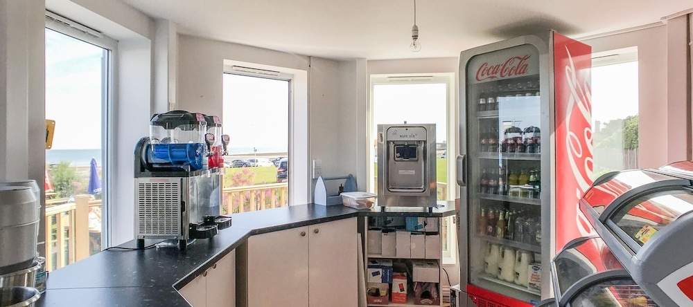 The Waves Bar Cafe B and B Hotel, 伯钦顿 — 照片 1