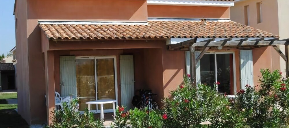 Residence Vacanceole Sun Hols Les Rives Du Lac, Сен-Сатюрнен-лез-Авиньон — фото 1