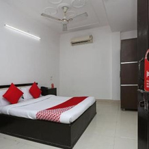 OYO 28411 Taj Guest House, 阿利布尔 — 照片 3
