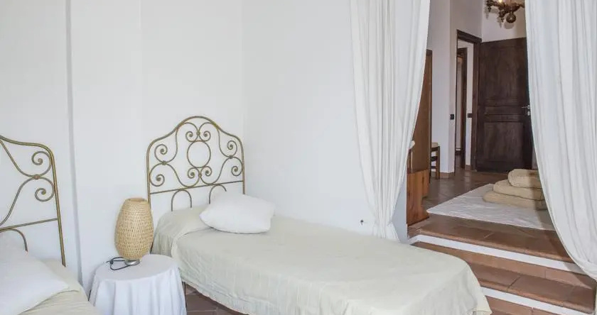 TENUTA FONTE VIVA azienda agricola santo pietro, 蒙托波利-迪-萨比纳 — 照片 1
