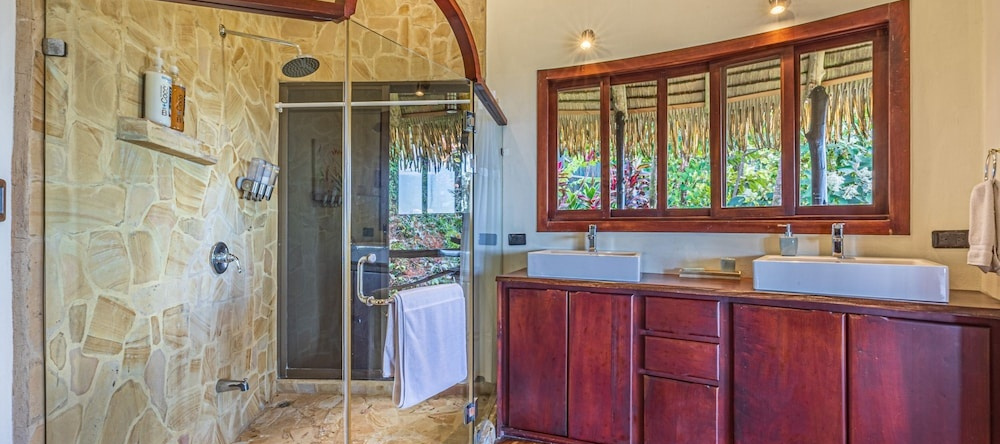 Authentic Jungle Ocean Escape by Pura Villas, 科尔特斯港 — 照片 1