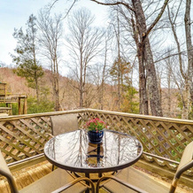 Hike, Sip & Stay Awhile! Sugar Mountain Getaway, Шугар-Маунтин — фото 4