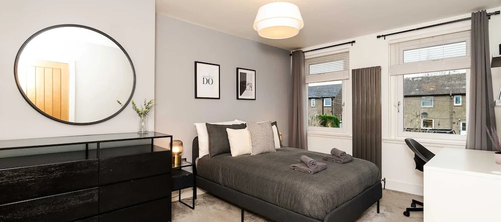3 Bedroom House-free Parking, 布罗克斯本 — 照片 1