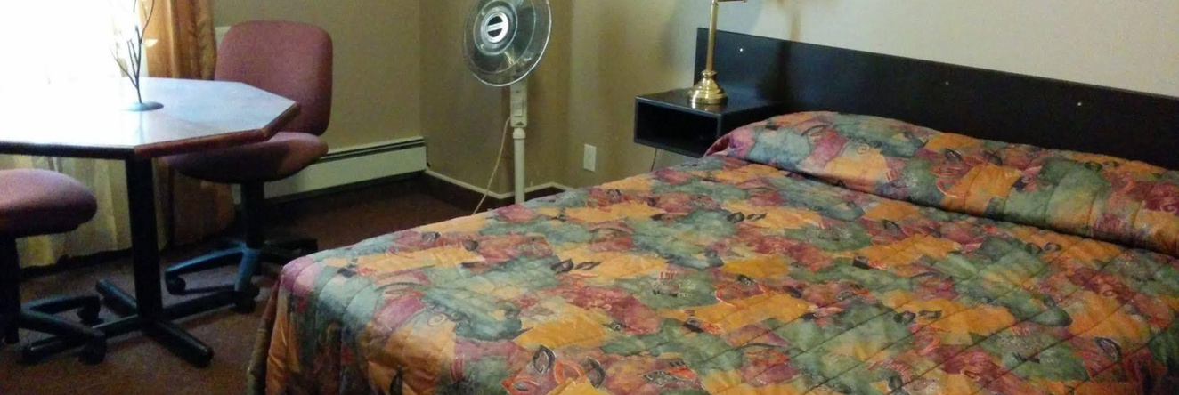Bonnyville Hotel, Bonnyville — photo 1