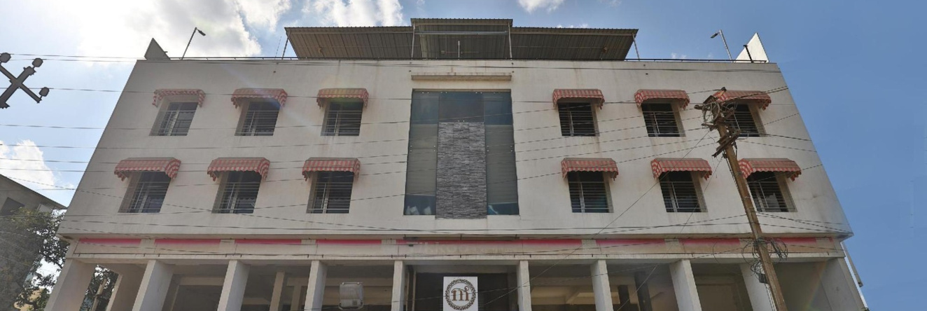 Hotel Magnum Inn, 朱纳加德 — 照片 1