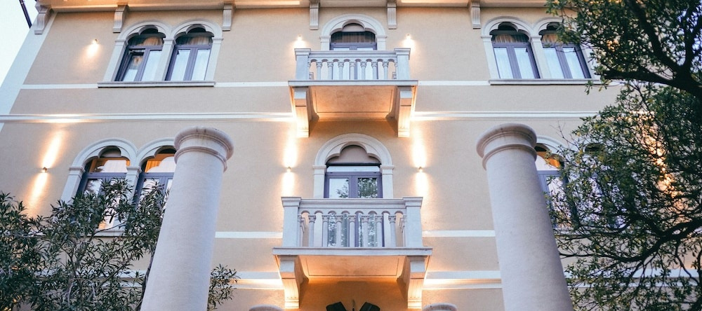 Degrassi Boutique Garni Hotel Izola, Изола — фото 1