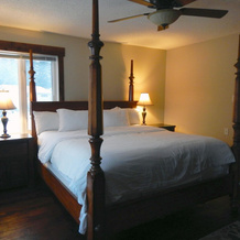 River to Peaks Inn, Golden — photo 2
