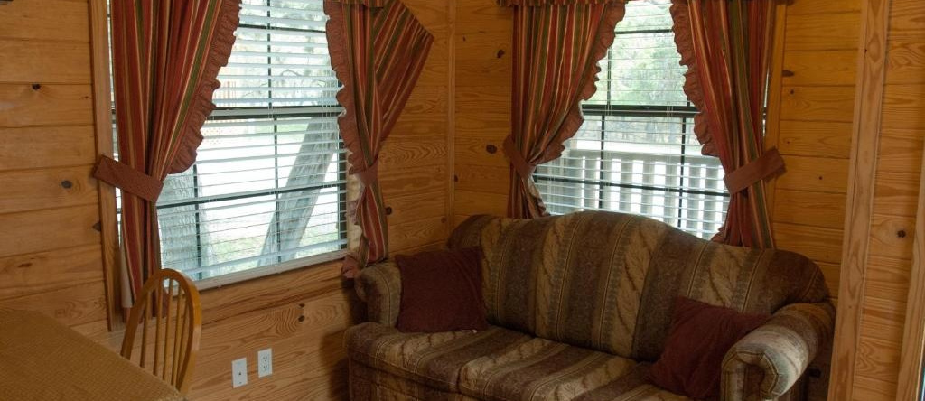 Medina Lake Camping Resort Cabin 3, Pipe Creek — photo 1