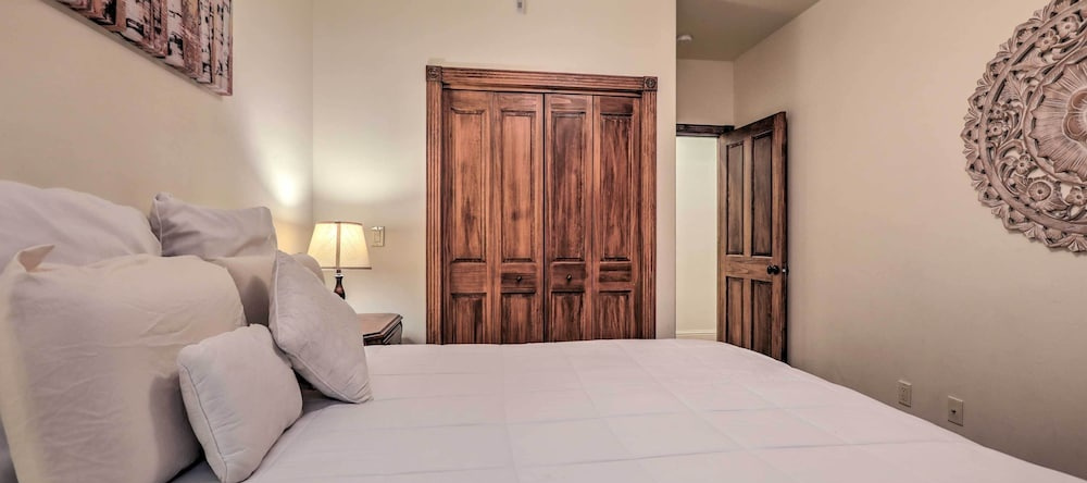 Cozy Central Glenwood Springs Condo w/ 2 Decks!, 格伦伍德斯普林斯 — 照片 1