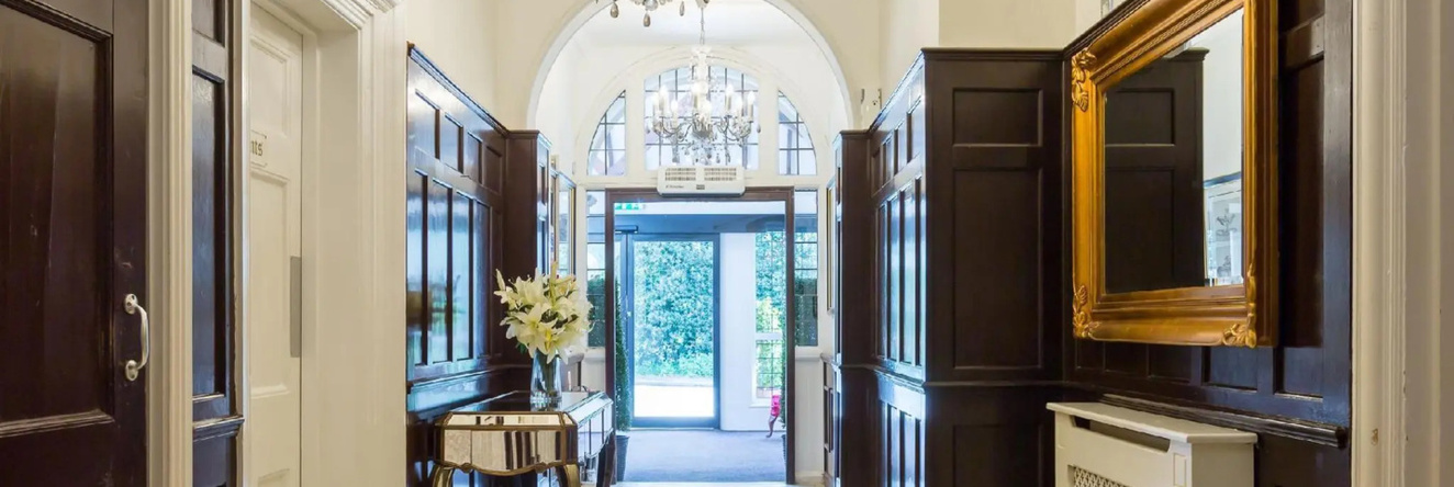 De Rougemont Manor Hotel & Suites, 布伦特伍德 — 照片 1