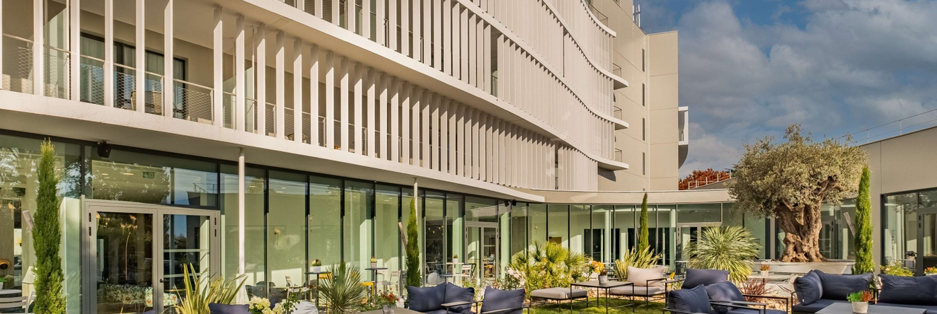 Golden Tulip Lyon Ouest Techlid - Hotel and Spa, 利莫内斯特 — 照片 1