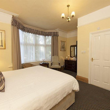 Copper Beech House, Crawley — photo 4