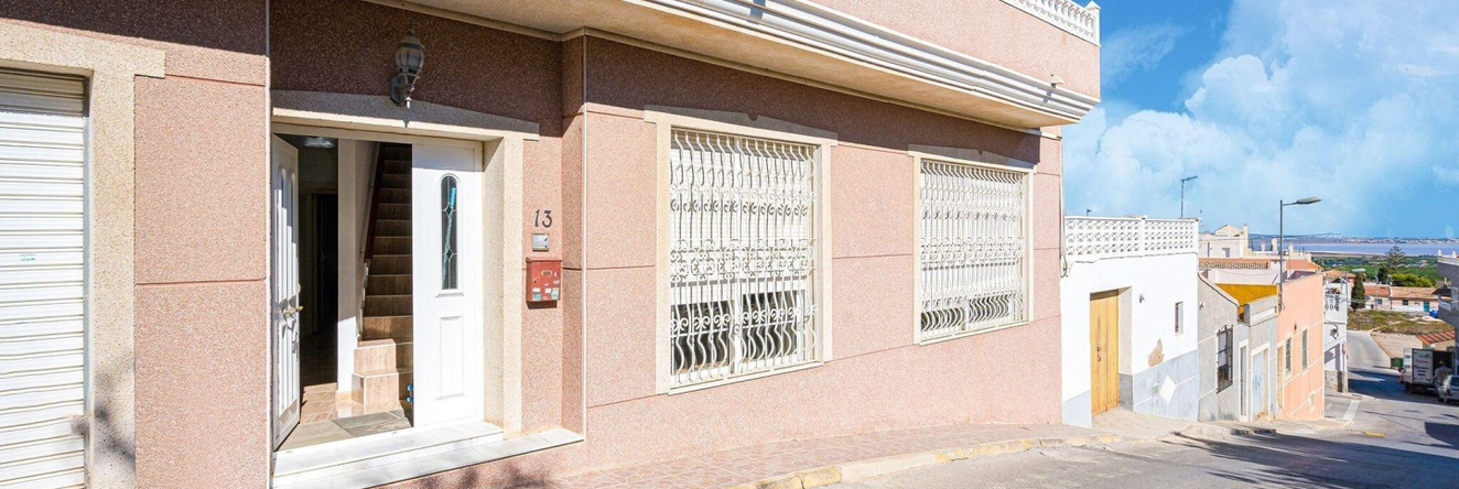 Pretty Holiday Home in San miguel de salinas with Pool, 圣米格尔-德萨利纳斯 — 照片 1