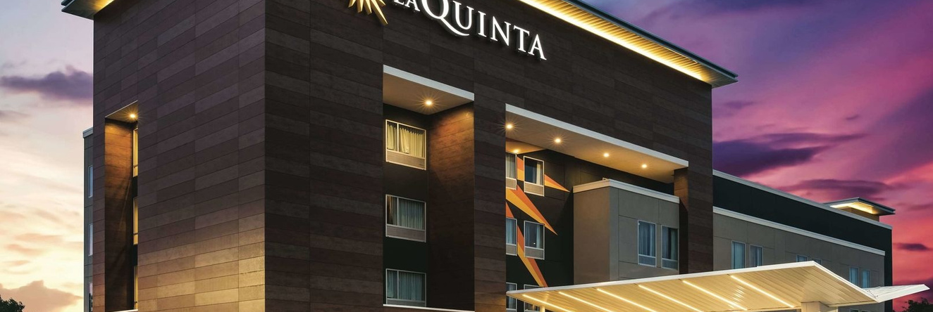 La Quinta Inn & Suites by Wyndham Atlanta South - McDonough, 洛卡斯特格罗夫 — 照片 1