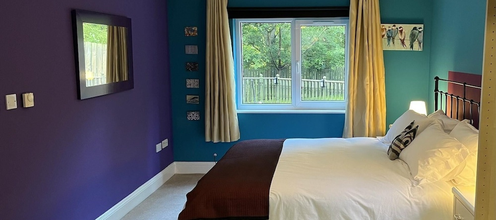 Blaydonburn - Sleeps 4,5 - Parking - Hottub - Yard, 布莱登泰恩 — 照片 1