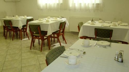 Carrier Hotel, 科马罗姆 — 照片 1