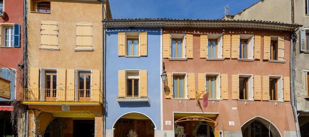 Hôtel Les Arcades Le Lion D'or, 比伊莱巴罗尼 — 照片 1