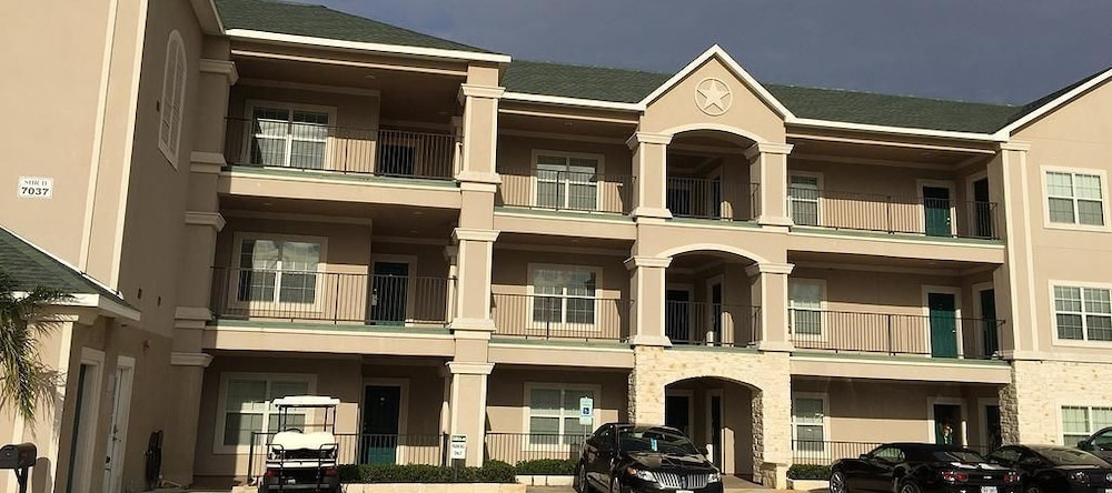 Southern Empress Lakeside Condominiums, Уиллис — фото 1