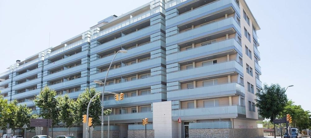 Olala Port Forum Apartments, 圣阿德里亚德贝索斯 — 照片 1