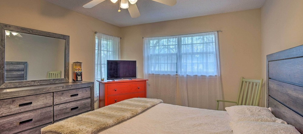 8 Mi To Lake Ray Hubbard: Creekside Garland Home, Гарленд — фото 1
