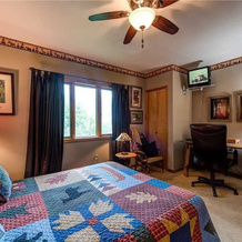 Stand In Awe 4 Bedroom Home with Hot Tub, Newport — photo 3